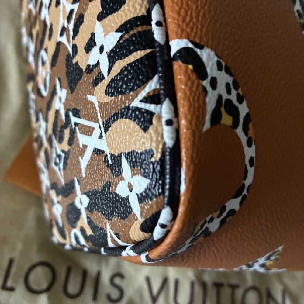 Louis Vuitton Neverfull MM Tote in Jungle Print - Picture 5 of 16